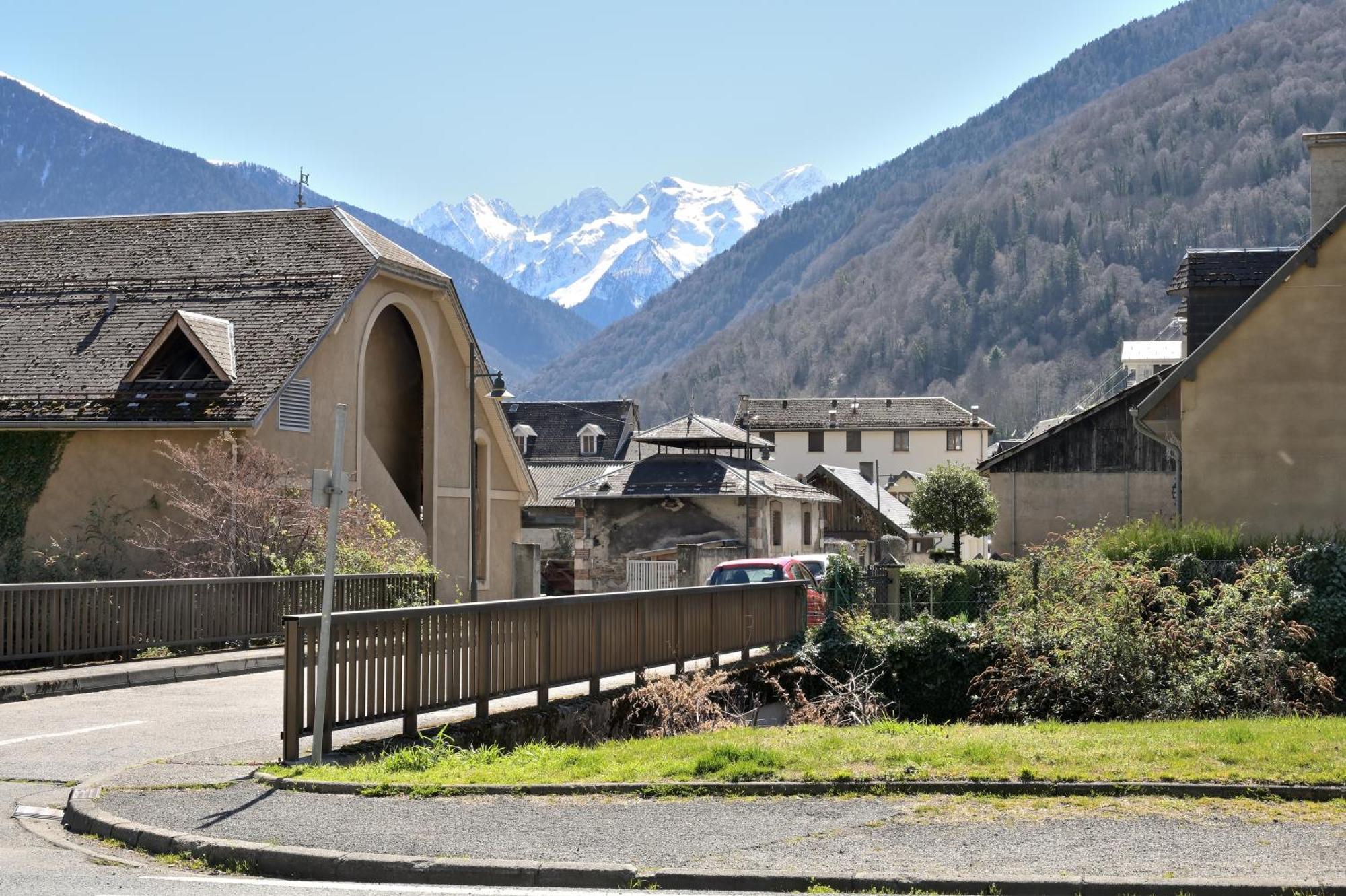 Les Rosiers Villa Bagneres-de-Luchon Bagian luar foto